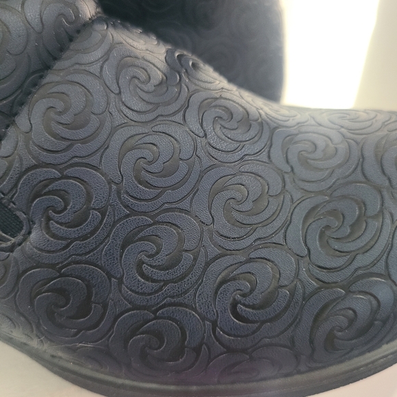 INGARO Nursing Clogs Womens Size 8.5 - Picture 2 of 5